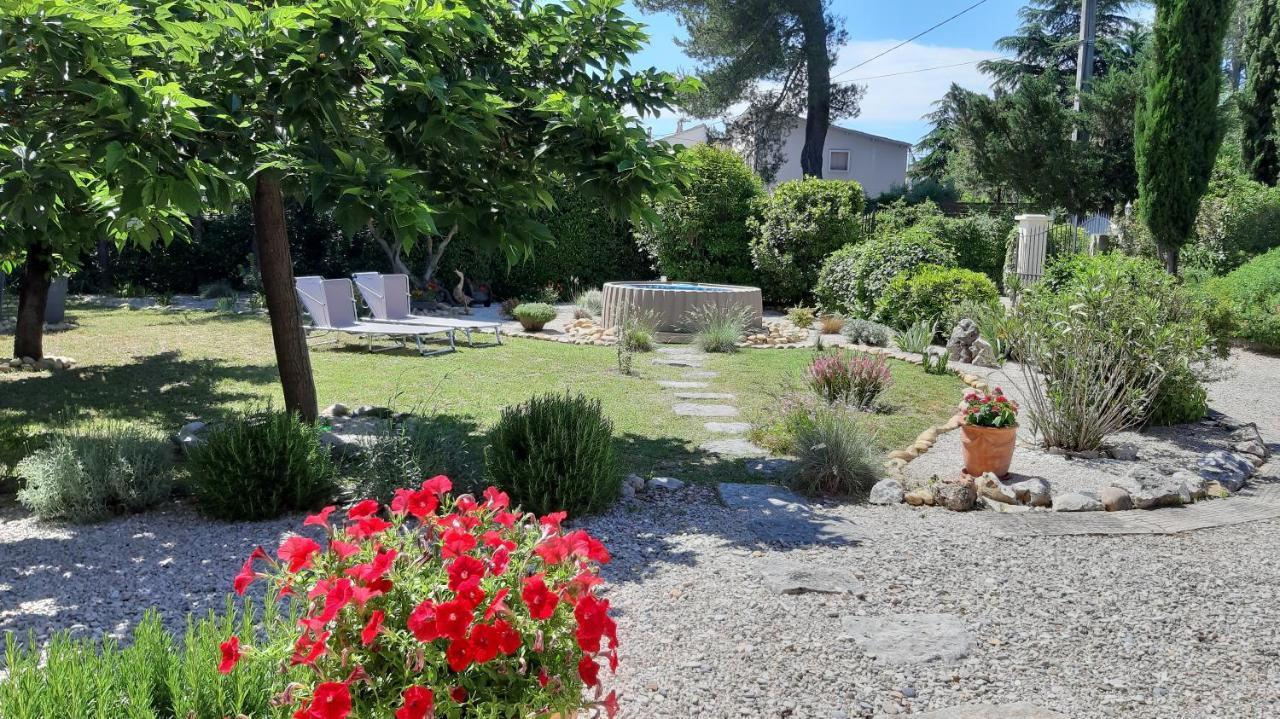 Les Coronilles Acomodação com café da manhã Saint-Maximin Exterior foto